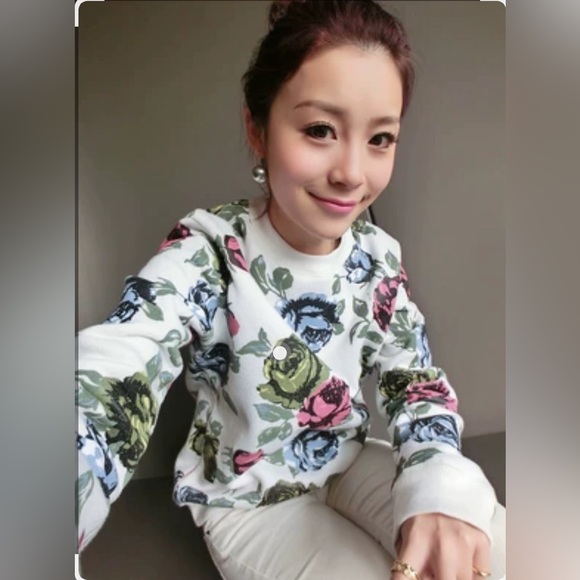 Women’s Blouses - Picture 1 of 3